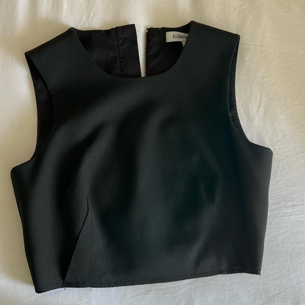Elizabeth & James black fitted crop top - size 0